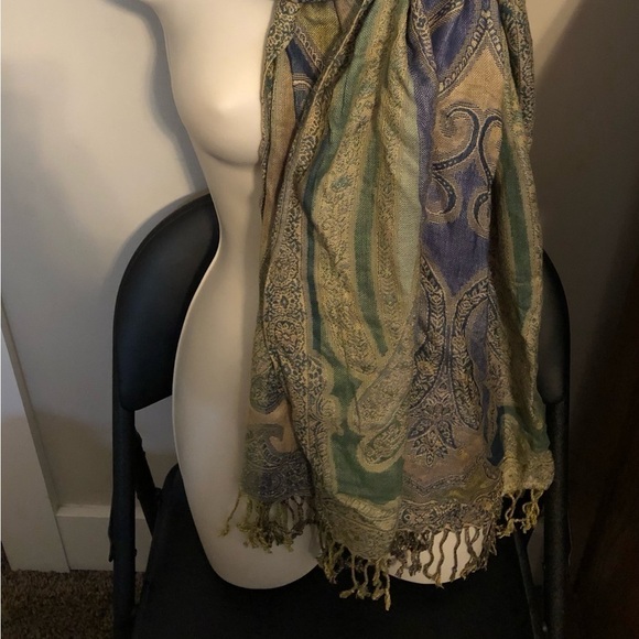 Large scarf or wrap, beautiful print - Picture 2 of 2